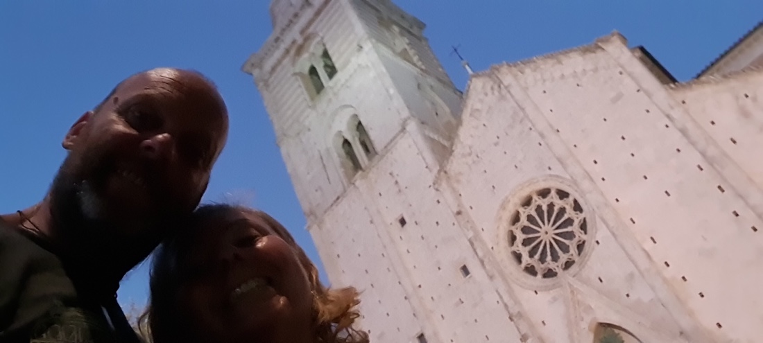 Io; Max e alle nostre spalle il Duomo di Fermo