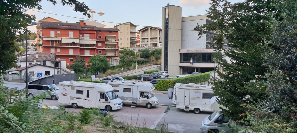 Shark nell'area sosta camper di l'Aquila