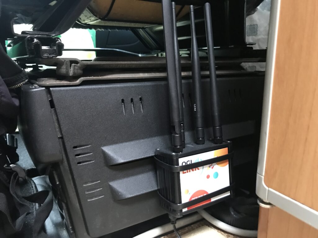Il router posizionato dentro il van 